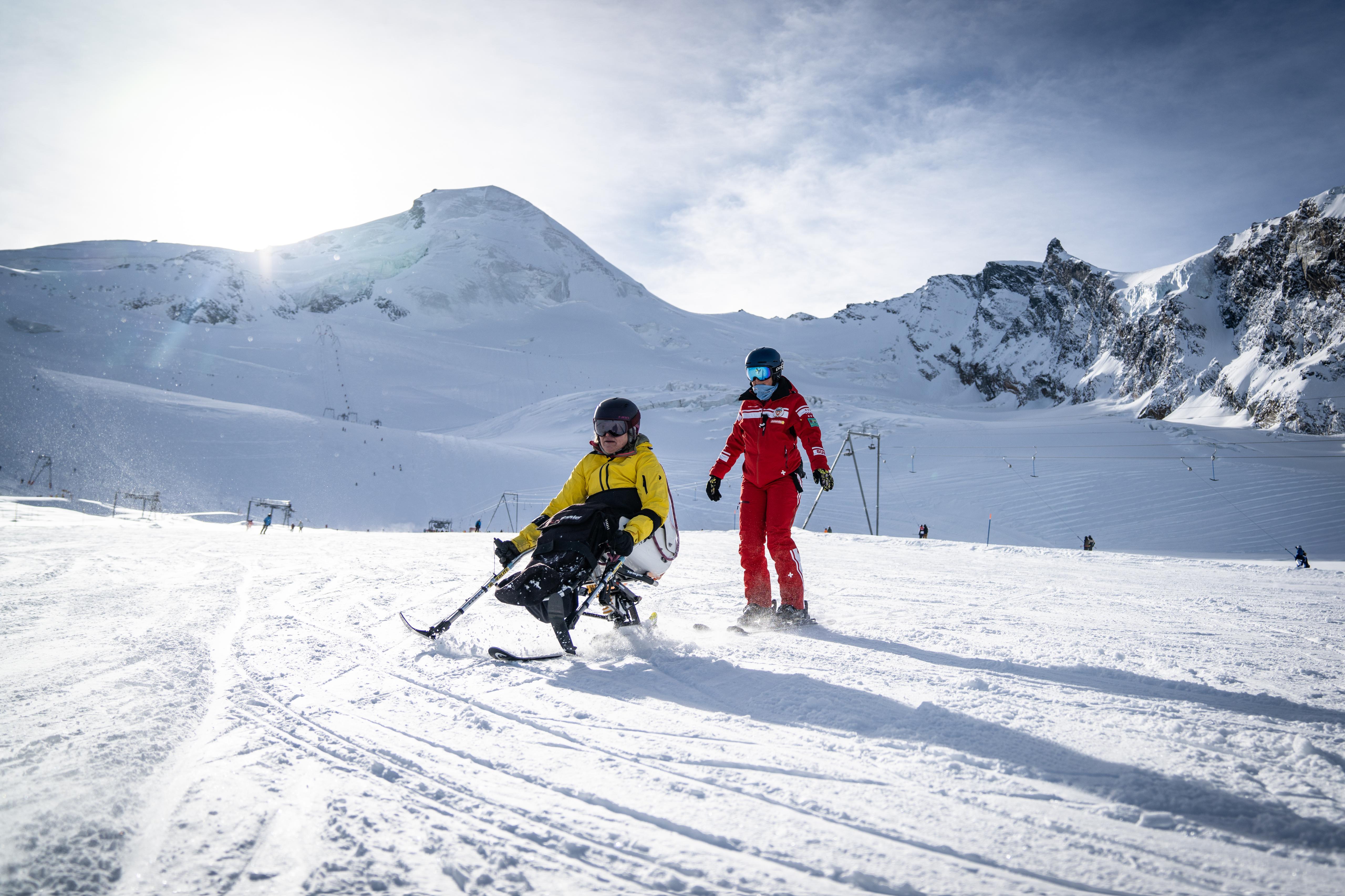 Skifahren_fuer_Menschen_mit_eingeschraenkter_Mobilitaet_in_Saas-Fee.jpeg